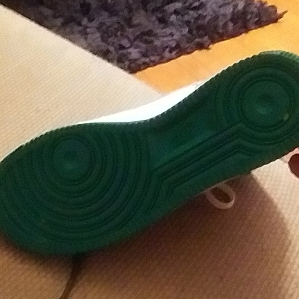 Nikes - Picture 4 of 4